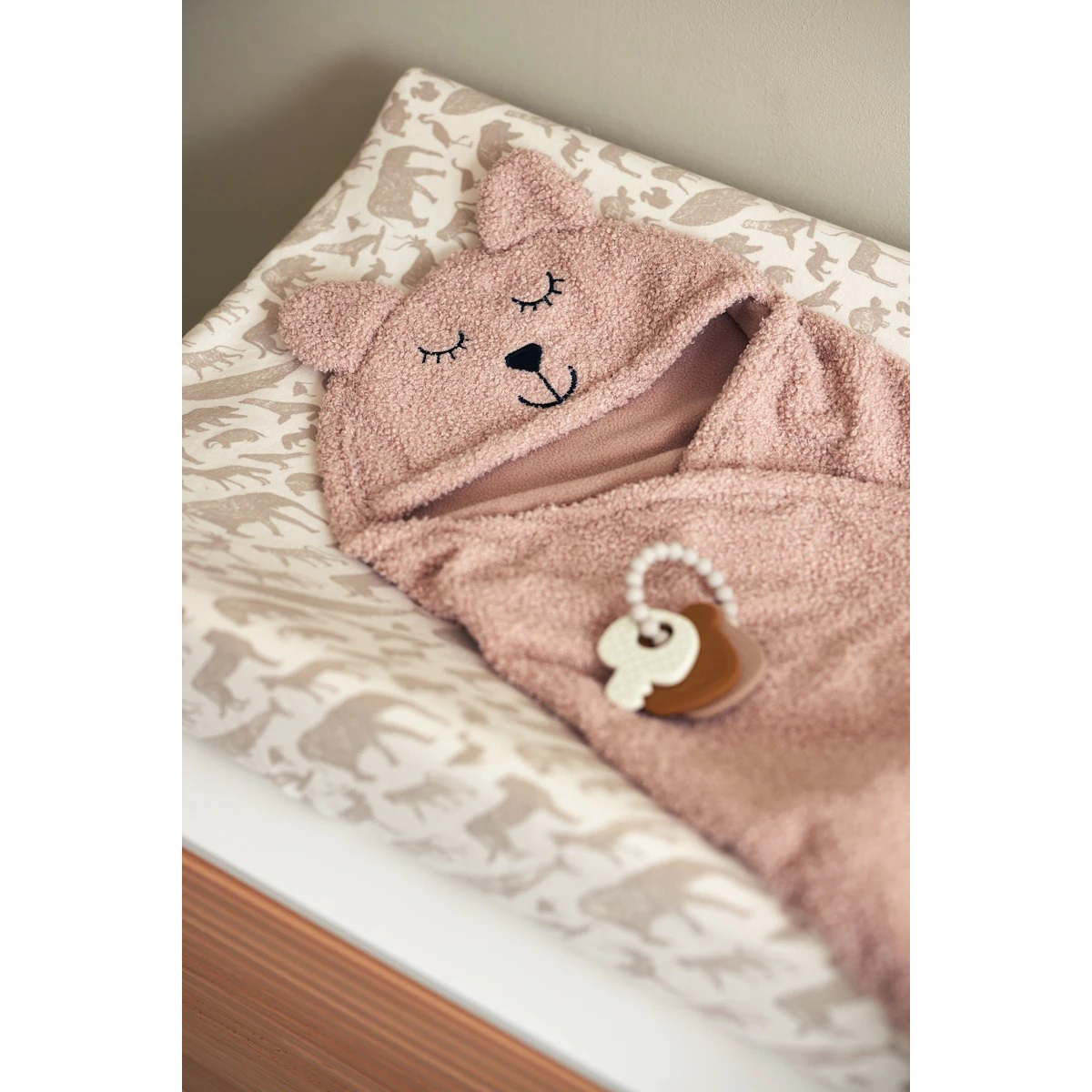 Jollein Bear Boucle Wild Rose Wikkeldeken 032-566-67062 11 Jollein Bear Boucle Wild Rose Wikkeldeken 032-566-67062 - Afbeelding 9