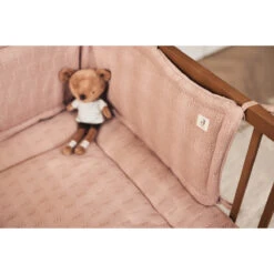 Jollein Grain Knit Wild Rose 30 X 180 Cm Bedbumper 004-895-67065 -Baby Wereld Verkoop jollein grain knit wild rose 30 x 180 cm bedbumper 004 895 67065 1