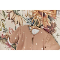 Jollein Stargaze Biscuit 110 Cm Slaapzak Met Afritsbare Mouwen 016-542-66090 -Baby Wereld Verkoop jollein stargaze biscuit 110 cm slaapzak met afritsbare mouwen 016 542 66090 .sfeer 7